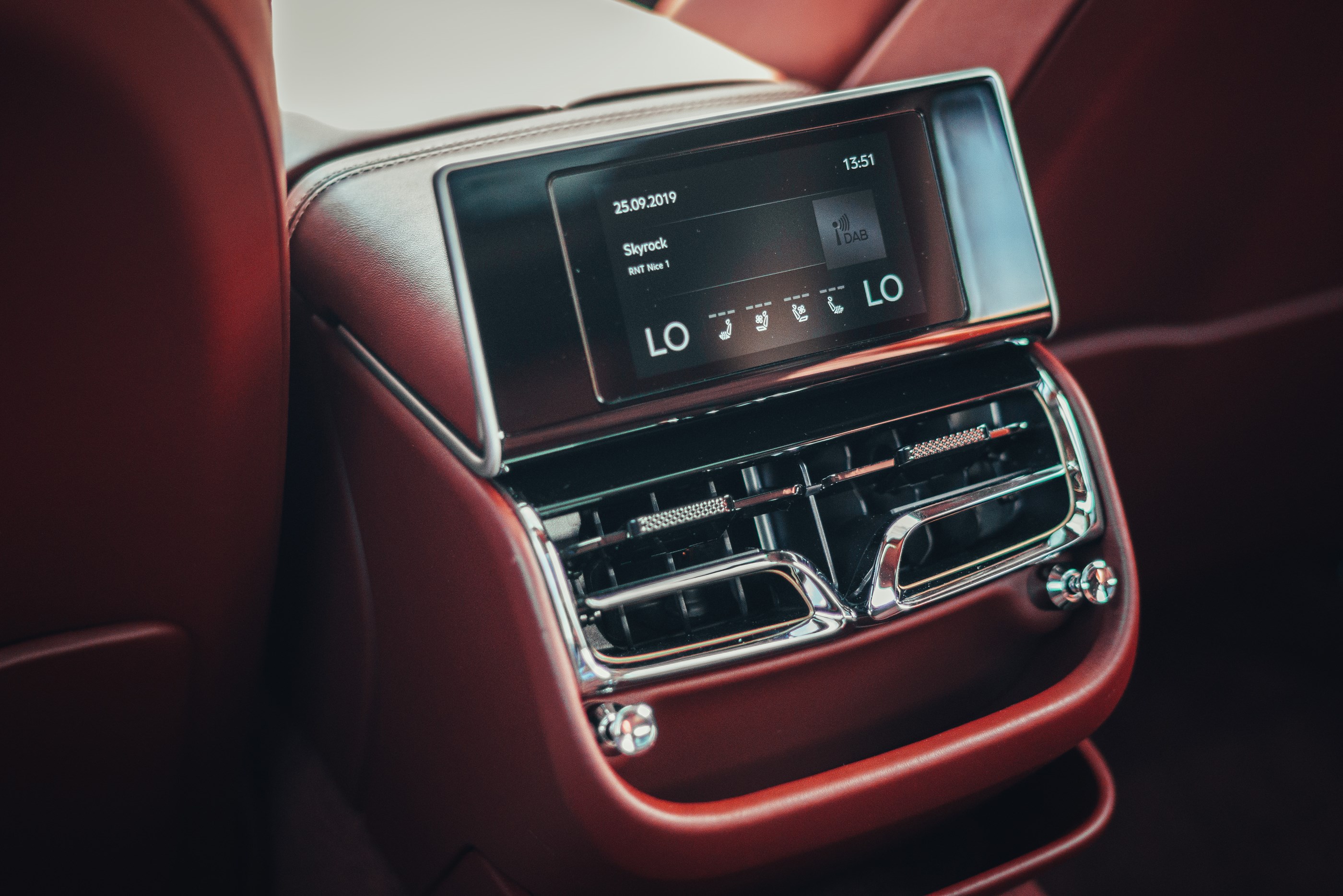 Bentley Flying Spur W12 infotainment